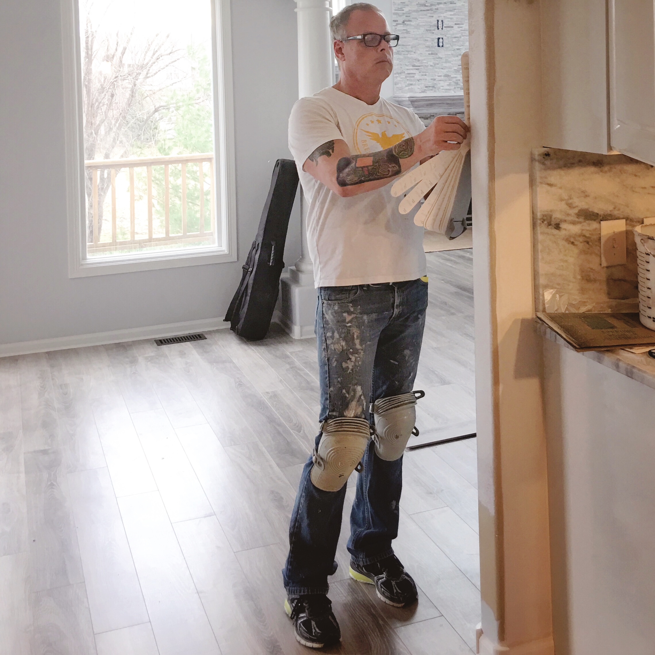 Master painter from Columbus Painting Company, conducting a custom color match consultation. With precision and expertise, Brent carefully selects colors to achieve the perfect finish for his client’s project, showcasing his decades of experience in high-end painting.